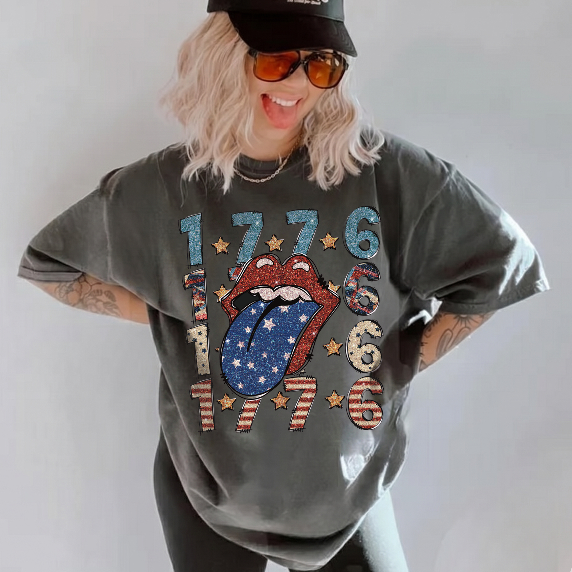 RodyThread Vintage 1776 Patriotic American Flag Tongue Graphic T-Shirt Retro Rock n Roll Fourth of July Oversized Tee Glitter Star Striped Tongue Graphic Shirt Cute Patriotic Top Women Independence Day Country Concert Oversized Top
