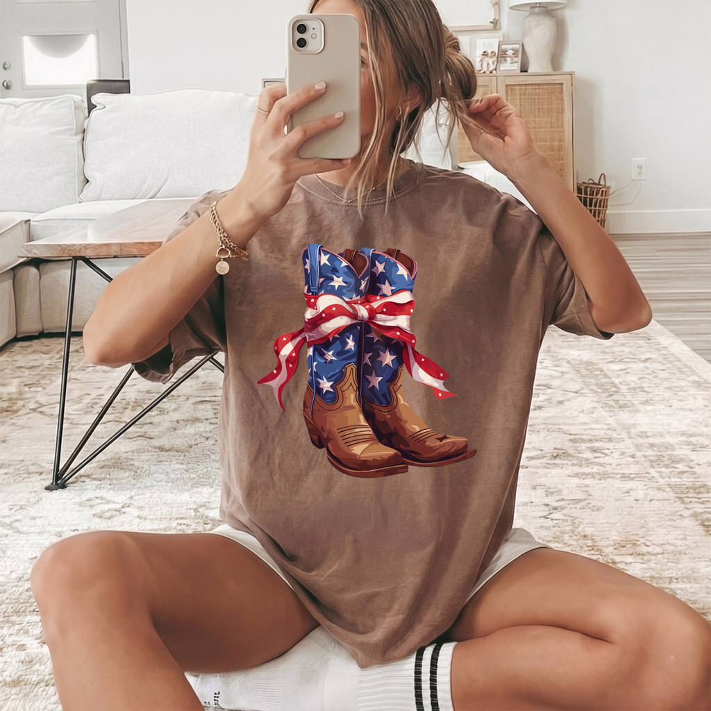 RodyThread Vintage Cowboy Boot Bow Graphic T-Shirt Patriotic 4th of July Western Cowgirl Oversized Tee American Flag Star Ribbon Boots Graphic Shirt Cute Country Music Concert Top Women American Flag Patriotic Cowboy Boots Graphic Tee