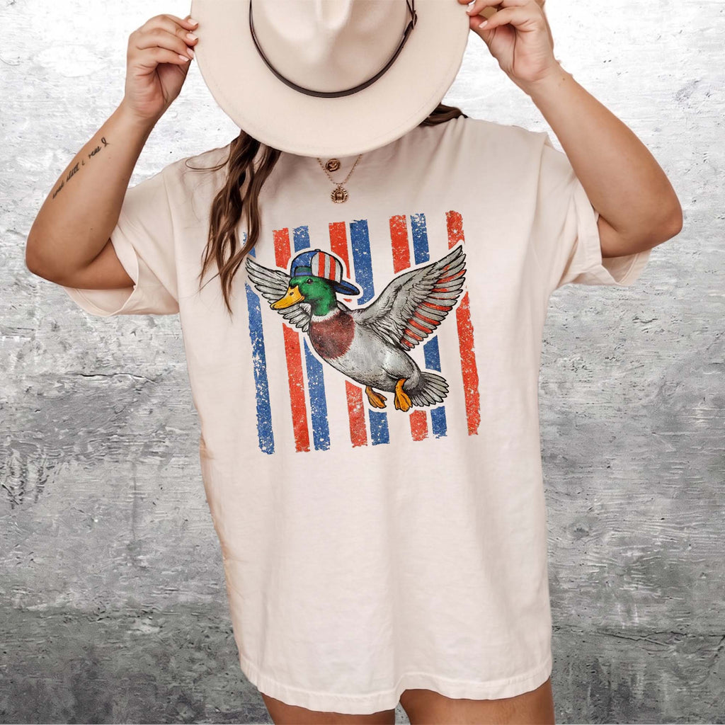RodyThread Flying Mallard Duck Patriotic 4th Of July Graphic T-Shirt Unisex Men Women Retro Southern Western Aesthetic Cream Cotton Summer Independence Day Waterfowl Hunting Tee Apparel Vintage USA American Flag Country Outdoors Casual Top