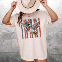 RodyThread Flying Mallard Duck Patriotic 4th Of July Graphic T-Shirt Unisex Men Women Retro Southern Western Aesthetic Cream Cotton Summer Independence Day Waterfowl Hunting Tee Apparel Vintage USA American Flag Country Outdoors Casual Top