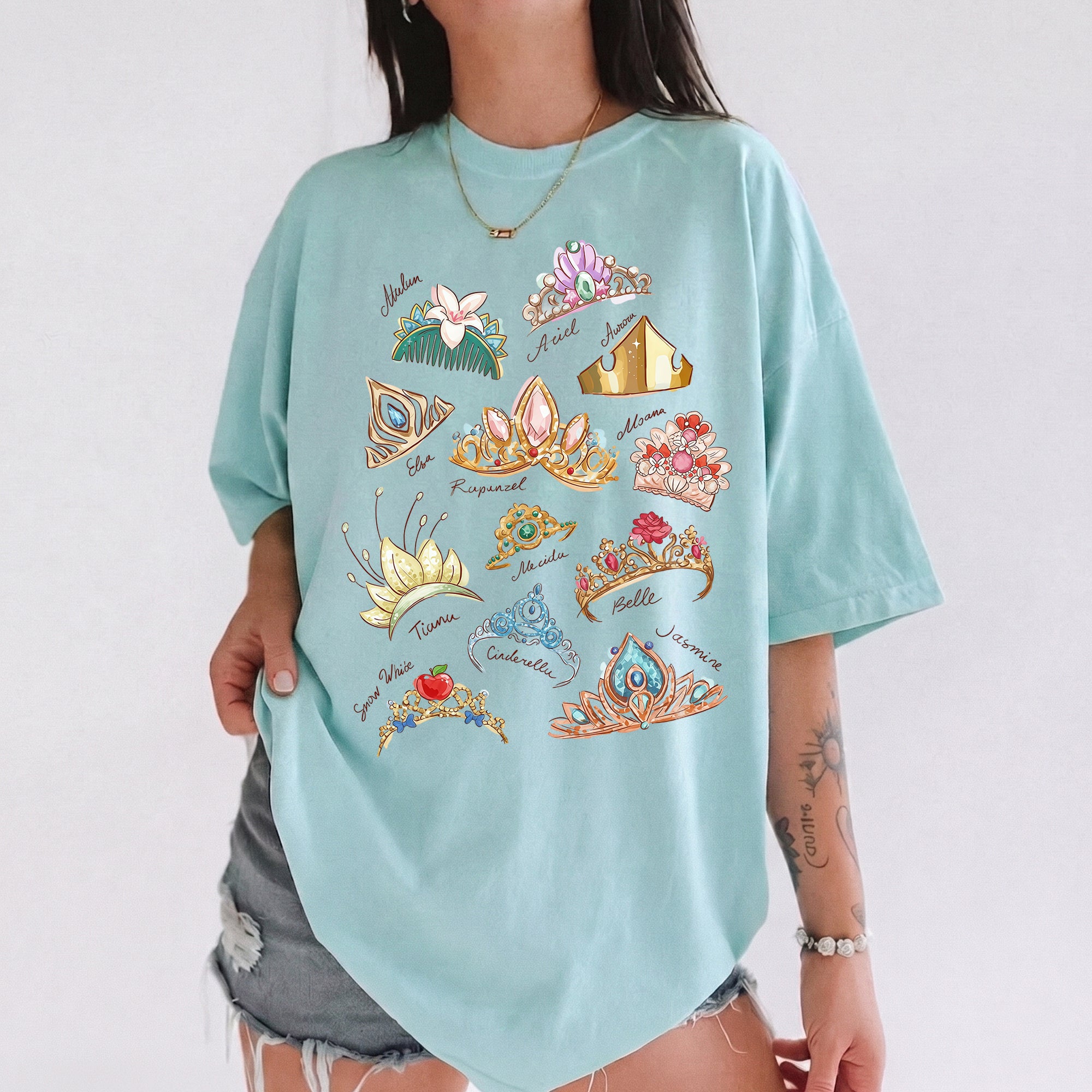 RodyThread Enchanted Tiara Design Shirt Women's Oversized Graphic T-Shirt Vintage Tiara Collection Aesthetic Tee Coquette Dreamy Fairytale Vacation Outfit Soft Cotton Princess Crown Shirt Magic Theme Park Loose Fit Summer Casual Basic Top