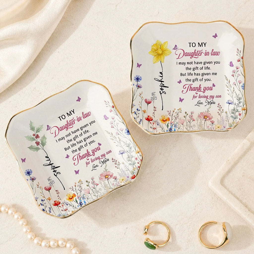 Close-up of Daughter-in-Law Gift Trinket Dish Sentimental Mother in Law Quote Jewelry Tray