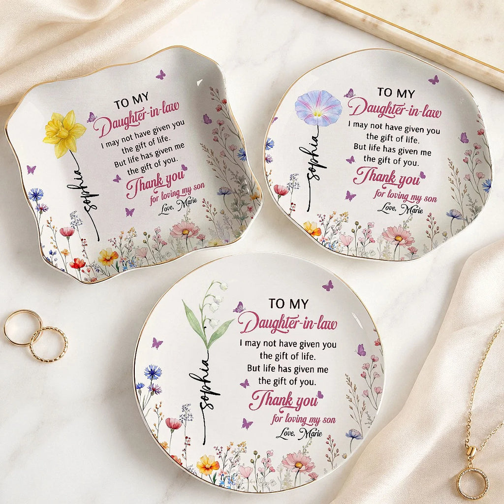 Close-up of Daughter-in-Law Gift Trinket Dish Sentimental Mother in Law Quote Jewelry Tray